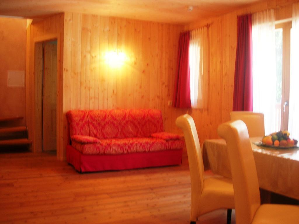 Appartments Helvetia Villabassa Quarto foto